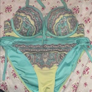 Victoria’s Secret Bombshell bikini